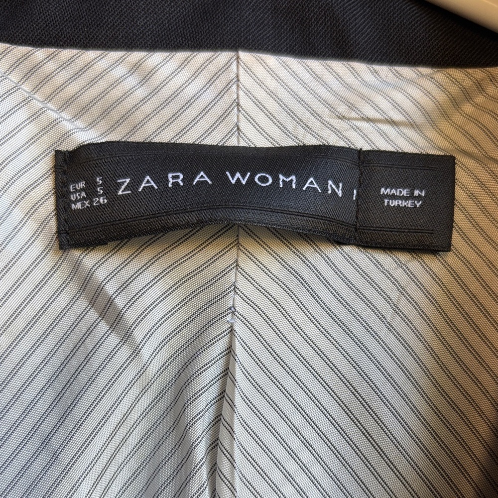 Zara Women's Black and White Striped Blazer - Picture 2 of 16